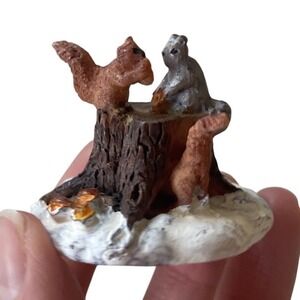 Lemax Christmas Village Snowy Woodland Squirrels On Stump Tree Forest